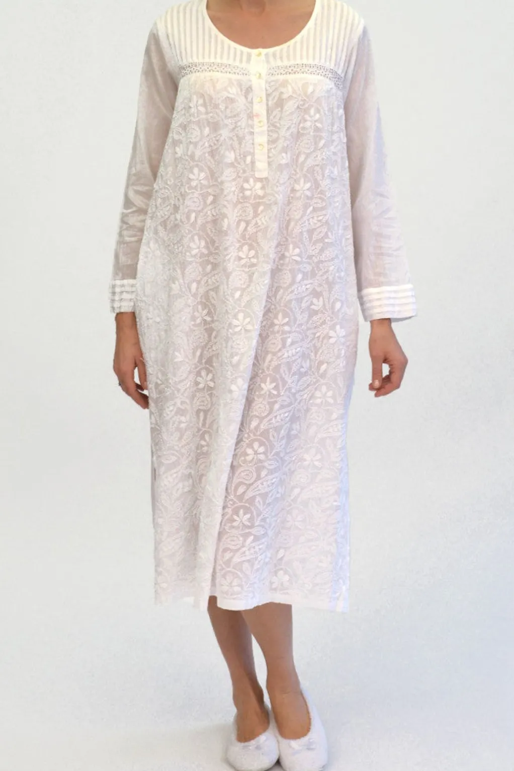 La Cera™ La Cera Long Sleeve White Embroidered Gown